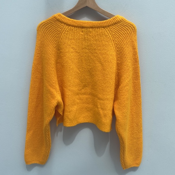 Urban Outfitters BDG Sweater - Picture 9 of 12